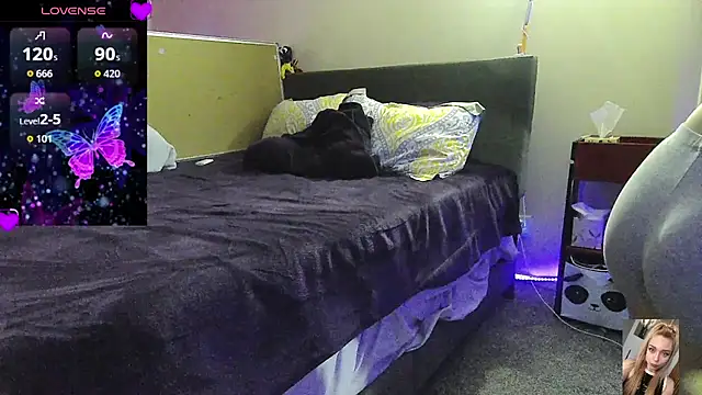 Snapshot of Blondiewithanass chatting on February 3, 2026, 6:22 am Blondiewithanass online show from February 3, 2026, 6:22 am