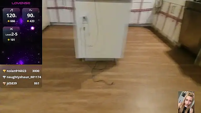 Snapshot of Blondiewithanass chatting on January 15, 2026, 6:39 am Blondiewithanass online show from January 15, 2026, 6:39 am