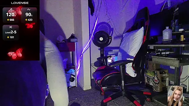 Blondiewithanass online show from April 7, 2026, 6:21 pm