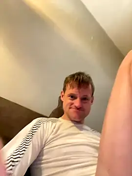 Snapshot of londonfuckwhore chatting on October 27, 2025, 4:13 am londonfuckwhore online show from October 27, 2025, 4:13 am