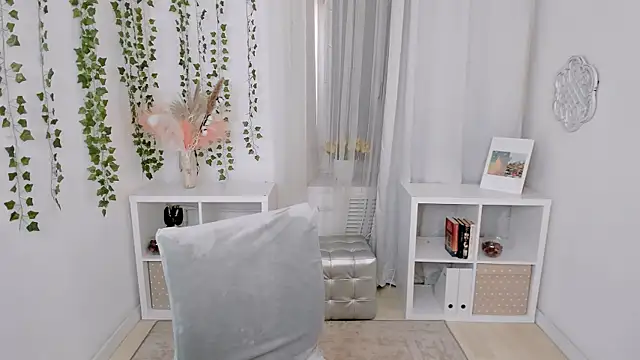 Snapshot of Laly_Peach chatting on July 24, 2026, 7:48 am Laly Peach online show from July 24, 2026, 7:48 am