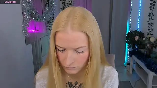 Snapshot of Laly_Peach chatting on December 21, 2025, 4:30 pm Laly Peach online show from December 21, 2025, 4:30 pm