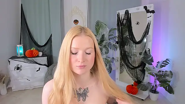 Laly Peach online show from October 27, 2025, 4:30 pm