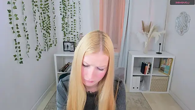 Laly Peach online show from October 1, 2025, 11:36 am