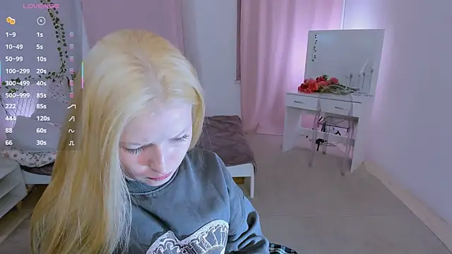 Laly Peach online show from March 26, 2026, 6:22 am