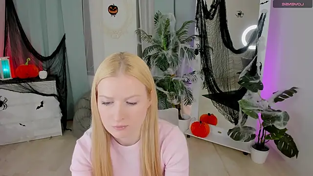 Laly Peach online show from October 20, 2025, 3:56 pm