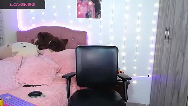 Snapshot of camy_doll chatting on December 14, 2025, 1:12 am camy doll online show from December 14, 2025, 1:12 am