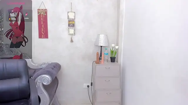 katherin cruz  online show from October 29, 2025, 1:21 pm