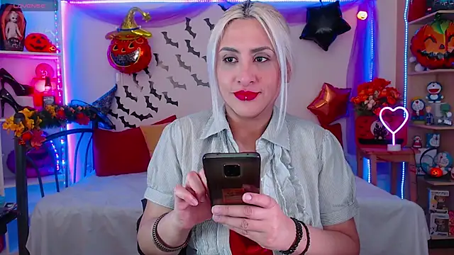 Snapshot of Annie_p chatting on October 10, 2025, 11:27 pm Annie p online show from October 10, 2025, 11:27 pm