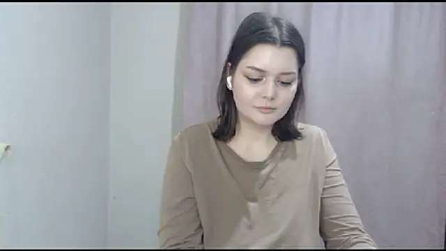 Snapshot of ohhhMie chatting on January 11, 2026, 11:11 pm ohhhMie online show from January 11, 2026, 11:11 pm