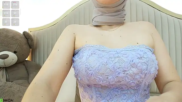 dalilasaadi  online show from November 6, 2025, 3:27 pm