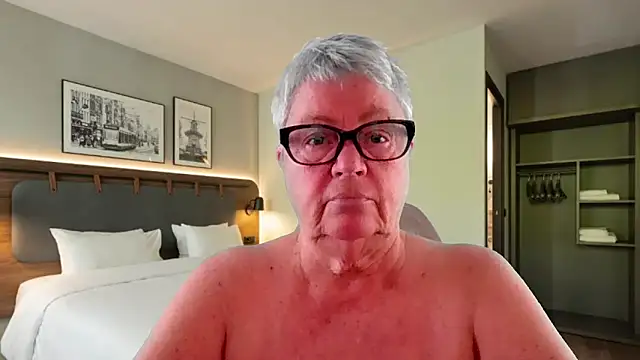 Snapshot of GrannyChrissy68 chatting on April 19, 2026, 9:17 pm GrannyChrissy68 online show from April 19, 2026, 9:17 pm