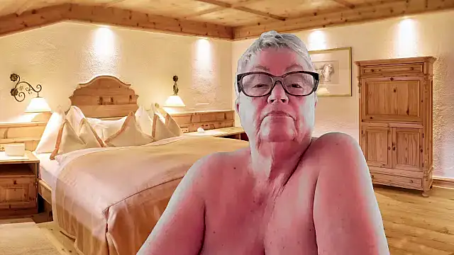 GrannyChrissy68 online show from February 20, 2026, 6:10 pm