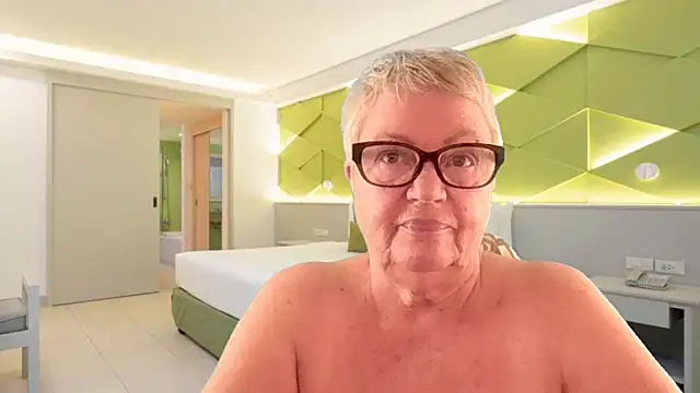 GrannyChrissy68 online show from March 26, 2026, 1:20 pm