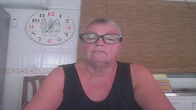 GrannyChrissy68 online show from October 30, 2025, 6:05 pm