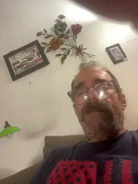 Snapshot of Trainee2Bpeed chatting on September 15, 2025, 9:54 am Trainee2Bpeed online show from September 15, 2025, 9:54 am