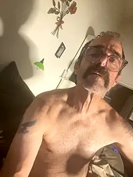 Snapshot of Trainee2Bpeed chatting on September 20, 2025, 10:53 am Trainee2Bpeed online show from September 20, 2025, 10:53 am