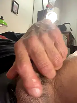 Snapshot of Trainee2Bpeed chatting on October 22, 2025, 9:42 am Trainee2Bpeed online show from October 22, 2025, 9:42 am