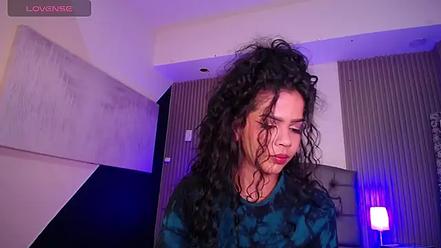 Snapshot of ximena_diaz chatting on March 21, 2025, 11:01 pm ximena diaz online show from March 21, 2025, 11:01 pm