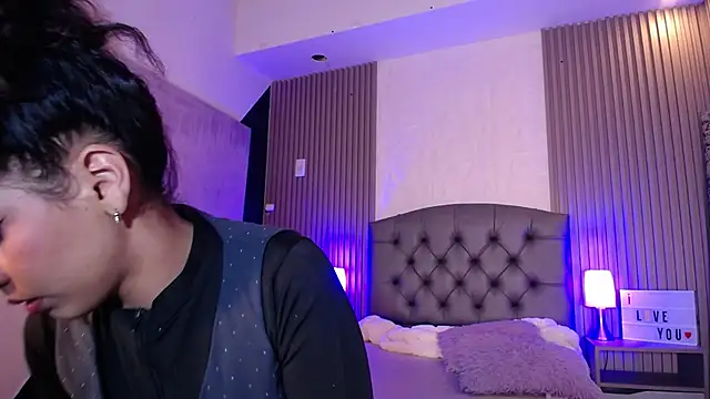 Snapshot of ximena_diaz chatting on January 10, 2025, 11:39 pm ximena diaz online show from January 10, 2025, 11:39 pm