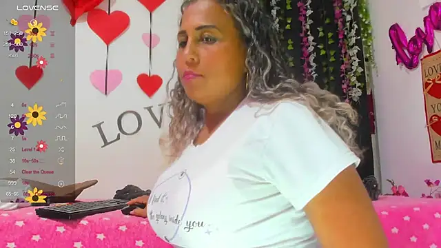 Snapshot of samantha__smile chatting on June 16, 2026, 8:42 pm samantha smile online show from June 16, 2026, 8:42 pm