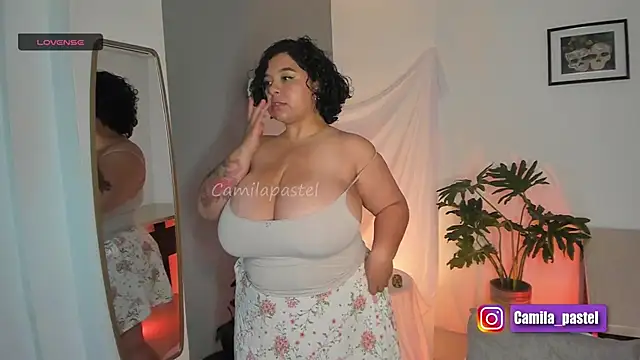 Snapshot of camilapastel chatting on October 26, 2025, 4:29 pm camilapastel online show from October 26, 2025, 4:29 pm