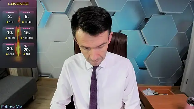 Snapshot of SteveTiger chatting on November 30, 2025, 3:35 pm SteveTiger online show from November 30, 2025, 3:35 pm