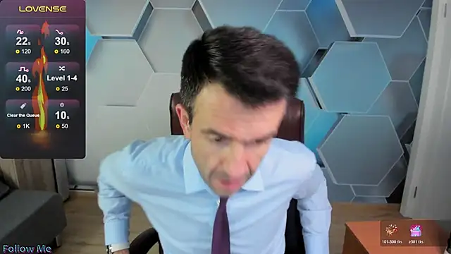 Snapshot of SteveTiger chatting on December 2, 2025, 12:40 pm SteveTiger online show from December 2, 2025, 12:40 pm