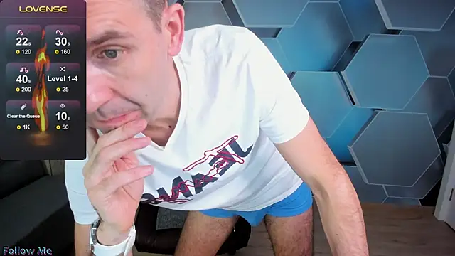 Snapshot of SteveTiger chatting on November 19, 2025, 11:21 am SteveTiger online show from November 19, 2025, 11:21 am