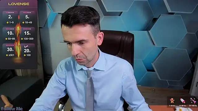 Snapshot of SteveTiger chatting on November 18, 2025, 12:41 pm SteveTiger online show from November 18, 2025, 12:41 pm