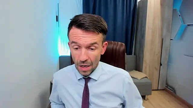 Snapshot of SteveTiger chatting on October 5, 2025, 3:47 pm SteveTiger online show from October 5, 2025, 3:47 pm