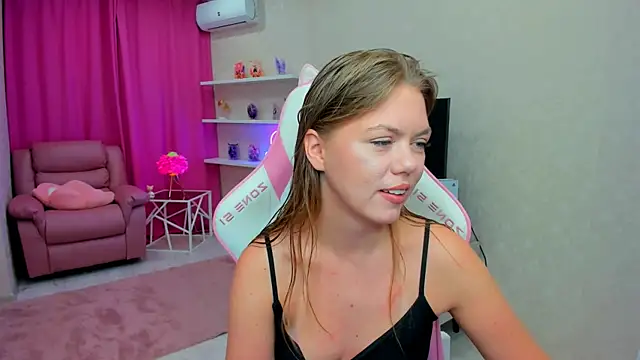 Strawberrye online show from February 21, 2026, 3:19 am