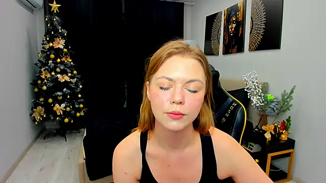 Strawberrye online show from January 13, 2026, 3:21 am