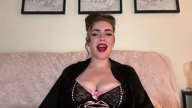 EmilyBlue online show from October 9, 2025, 7:47 pm
