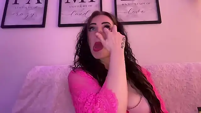 Snapshot of EmilyBlue chatting on March 31, 2026, 9:06 pm EmilyBlue online show from March 31, 2026, 9:06 pm