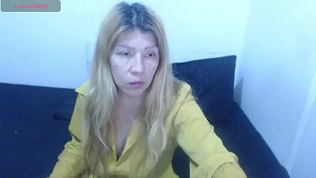 Dulce-Bella online show from March 17, 2026, 3:04 pm