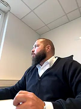 Snapshot of Fred-Berlin chatting on November 18, 2025, 9:34 am Fred-Berlin online show from November 18, 2025, 9:34 am