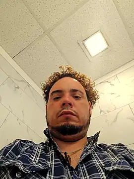 Snapshot of latinoflpr chatting on February 3, 2026, 9:09 pm latinoflpr online show from February 3, 2026, 9:09 pm