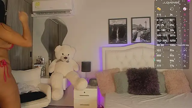 Snapshot of Rubyross21 chatting on February 14, 2025, 6:40 pm Rubyross21 online show from February 14, 2025, 6:40 pm