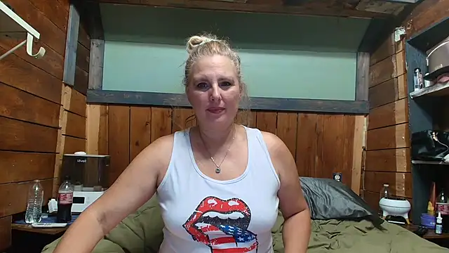 Snapshot of lisaxlovexxx chatting on July 1, 2026, 1:06 am lisaxlovexxx online show from July 1, 2026, 1:06 am