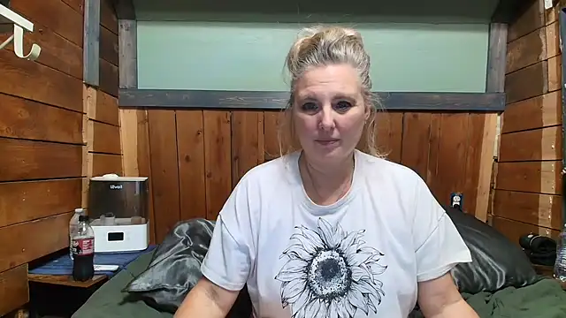 Snapshot of lisaxlovexxx chatting on May 16, 2026, 1:48 am lisaxlovexxx online show from May 16, 2026, 1:48 am