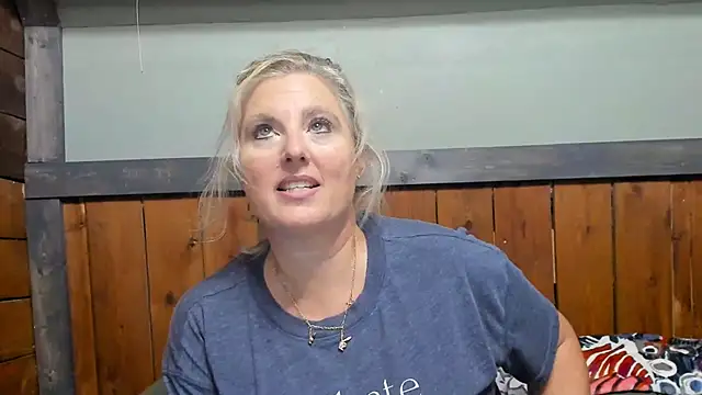 lisaxlovexxx online show from October 3, 2025, 6:09 pm