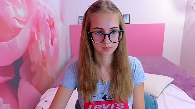 Snapshot of AliceAdams chatting on September 17, 2025, 6:48 am AliceAdams online show from September 17, 2025, 6:48 am