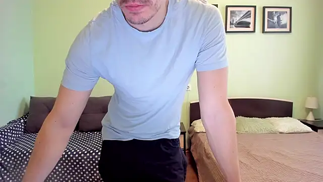 Marrymepls online show from April 19, 2026, 4:57 am