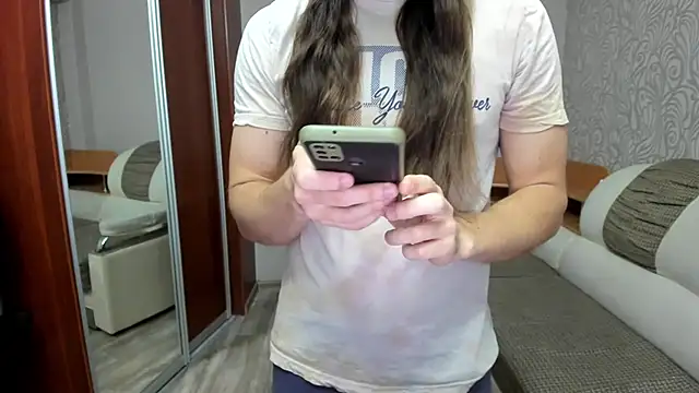 Snapshot of Marrymepls chatting on October 18, 2025, 10:01 pm Marrymepls online show from October 18, 2025, 10:01 pm