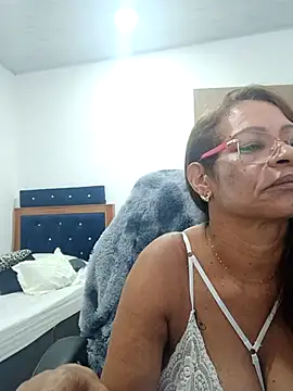 BustyMilf  online show from October 9, 2025, 1:11 pm