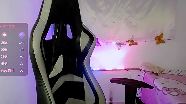 Snapshot of ninatiny chatting on February 9, 2026, 10:24 am ninatiny online show from February 9, 2026, 10:24 am