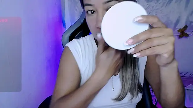 ninatiny online show from November 20, 2025, 9:21 am