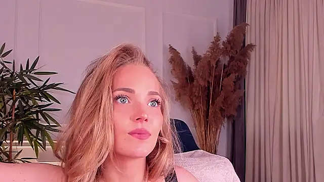 daisyd001 online show from April 2, 2026, 8:32 am