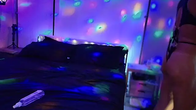 MikyFoxx online show from September 21, 2025, 3:44 am